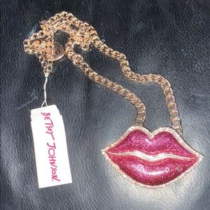 Betsy Johnson lips necklace
